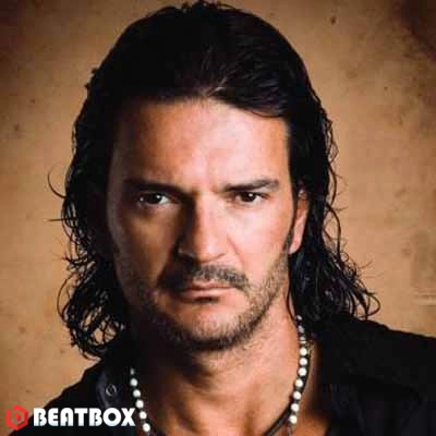 بیت  Ricardo Arjona